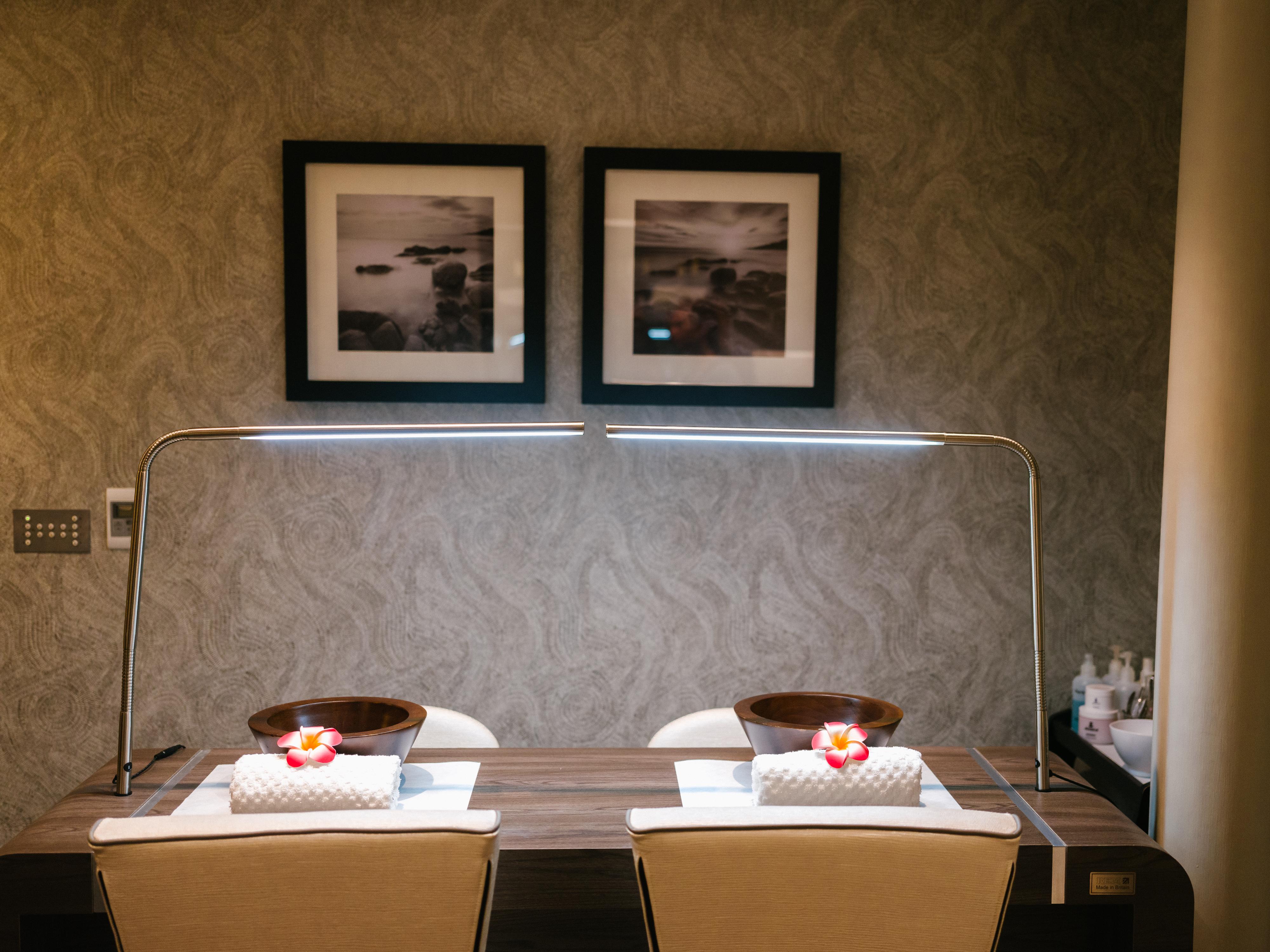 Grand Jersey Hotel And Spa Saint Helier Jersey Exterior foto A table with two bowls of fruit