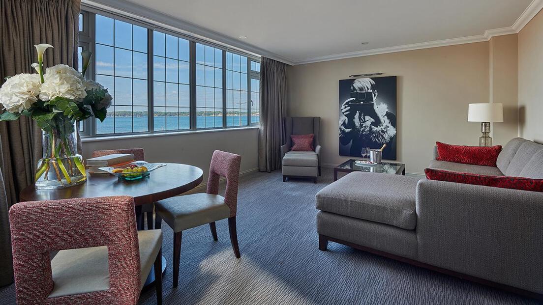 Grand Jersey Hotel And Spa Saint Helier Jersey Exterior foto A suite at the InterContinental