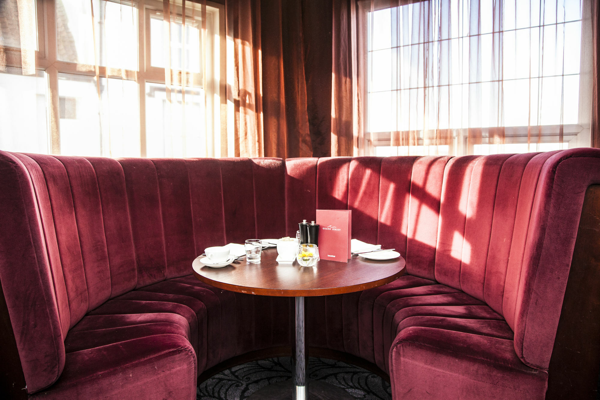 Grand Jersey Hotel And Spa Saint Helier Jersey Exterior foto A booth in a restaurant