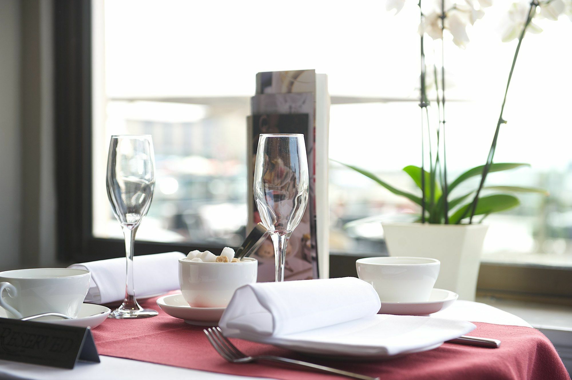 Grand Jersey Hotel And Spa Saint Helier Jersey Exterior foto Restaurant table setting