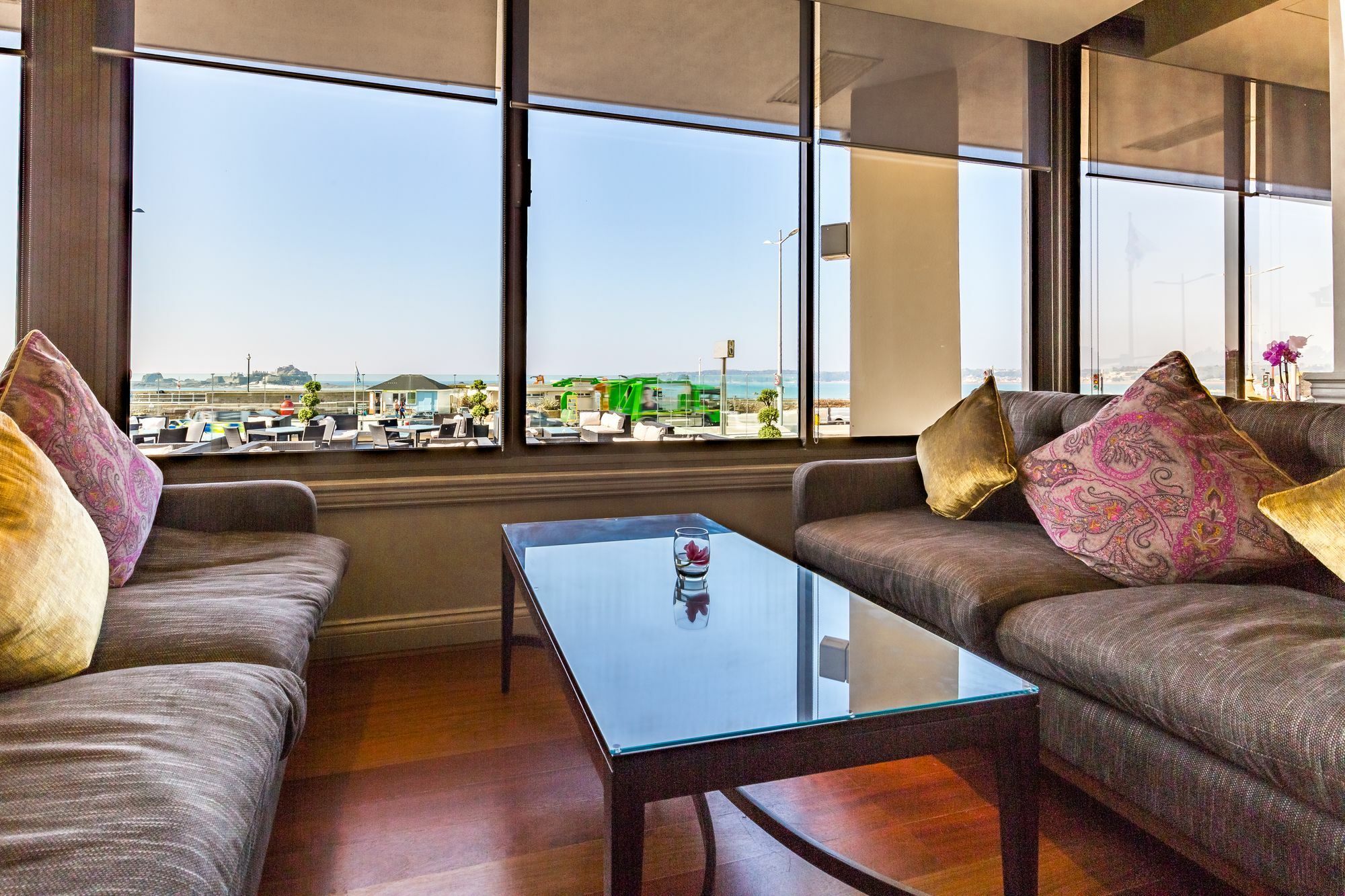 Grand Jersey Hotel And Spa Saint Helier Jersey Exterior foto The Club Lounge at the Hilton Sydney